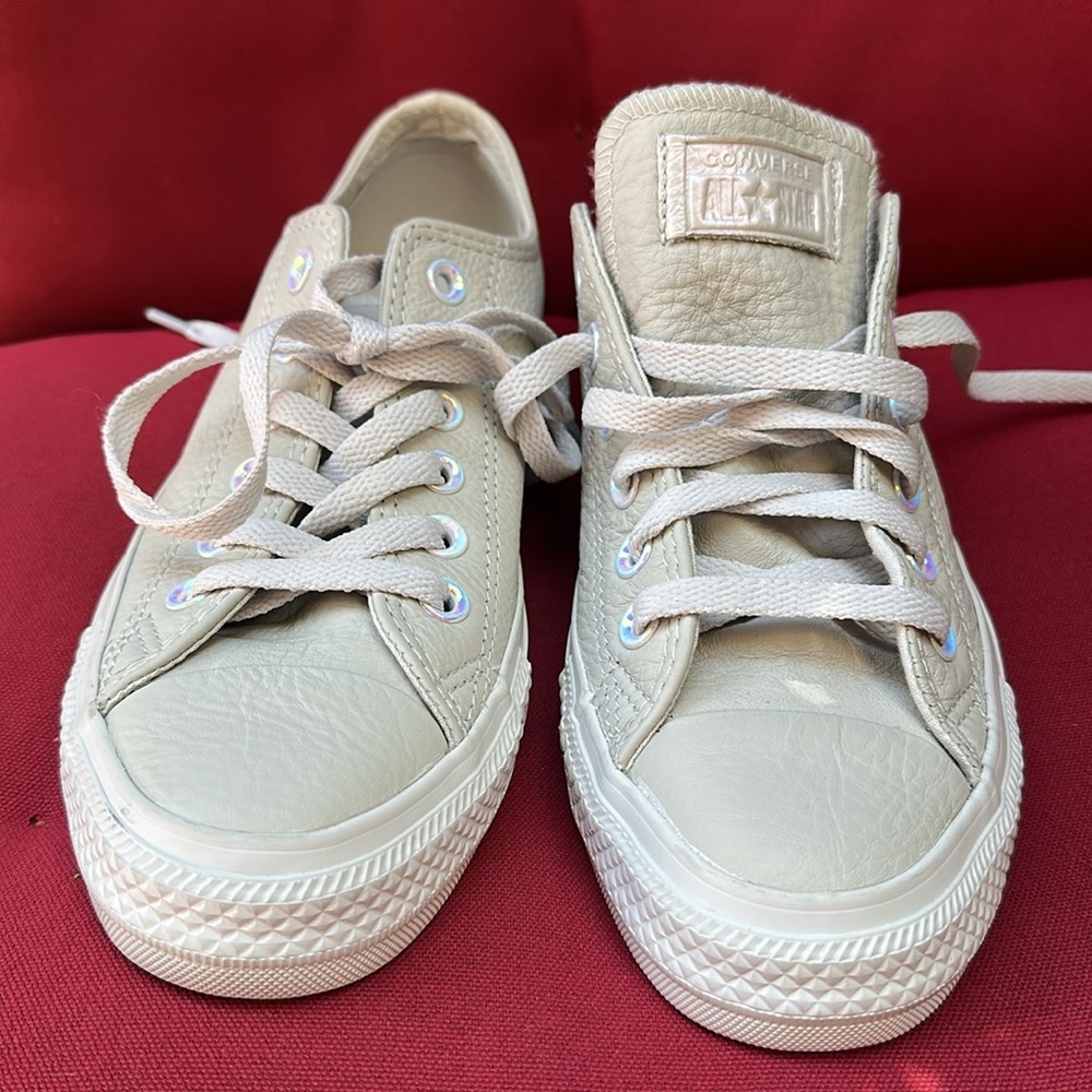 Converse Woman’s All Stars Off-White (Beige) Leather Sneakers Shoes Size 7